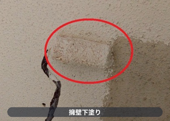 川西市　川西市で汚れや剥がれが発生している擁壁の塗装工事で下塗り