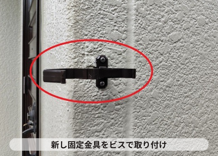 丹波篠山市　交換価格9万円の竪樋交換で固定金具取り付け