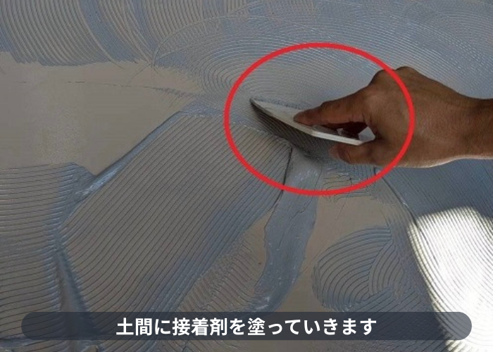 宝塚市　土間に接着剤塗布
