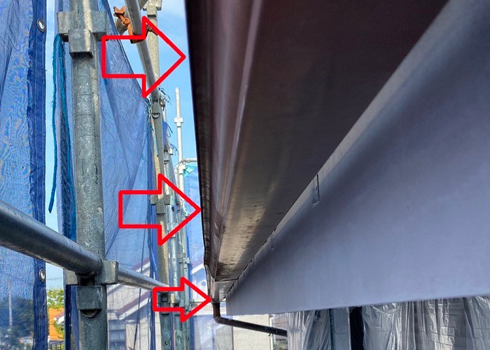 神戸市灘区で雨樋を交換する前の様子