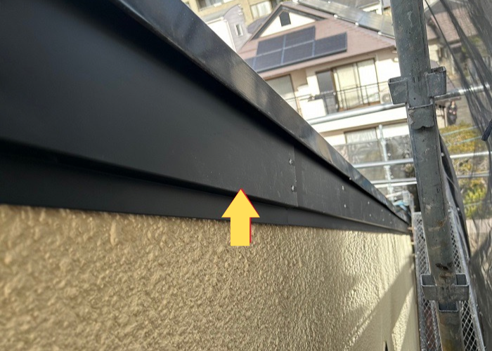 西脇市で腐食した木製破風板への板金巻き工事を行た後の様子