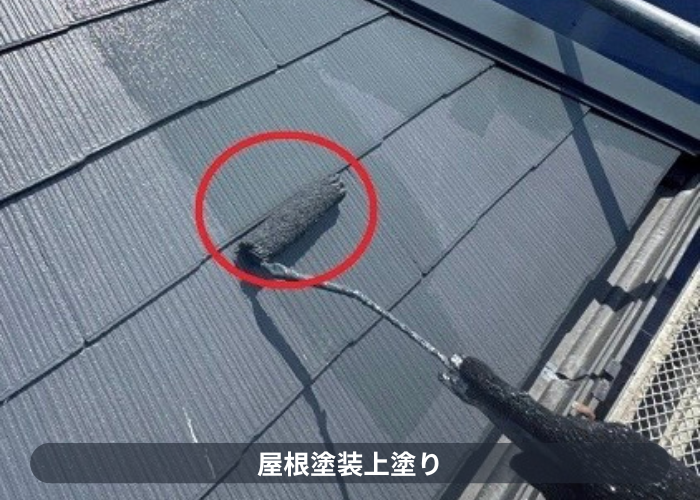 西宮市　西宮市で屋根塗装工事として遮熱塗料を使用する現場で上塗り