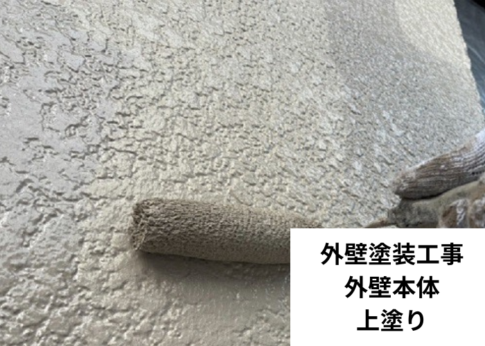 市川町　外壁塗装工事で上塗り