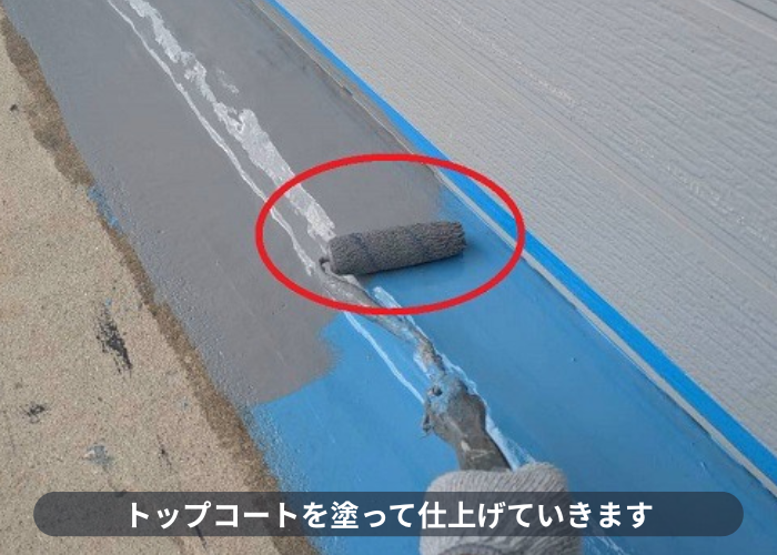 小野市でテナントの共用廊下に長尺シートを貼ってリフォームする現場でトップコート塗布