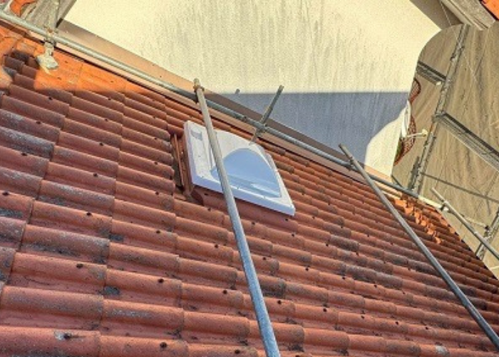 宝塚市　宝塚市で洋瓦屋根のトップライトを交換した後の様子