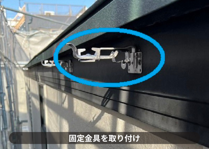 市川町　雨樋の固定金具取り付け