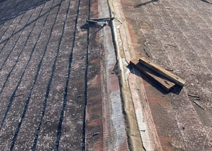 市川町の皆様にスレート屋根～金属屋根への葺き替え工事をご紹介する現場の施工前