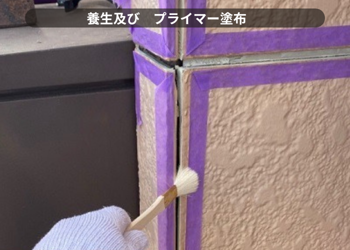 丹波篠山市　外壁目地補修で下塗りしている様子