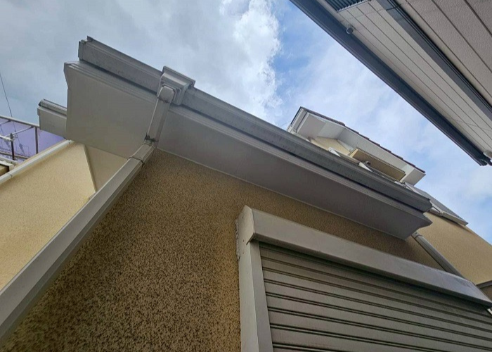 伊丹市で屋根下の軒天補修を行った後の様子