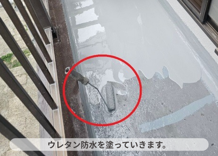 西脇市で雨漏り修理としてベランダ床へウレタン防水を施工する過程でウレタン中塗り
