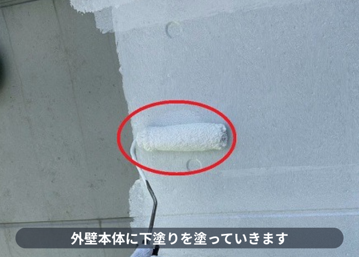 芦屋市　3階建て窯業サイディングの外壁塗装工事で下塗り