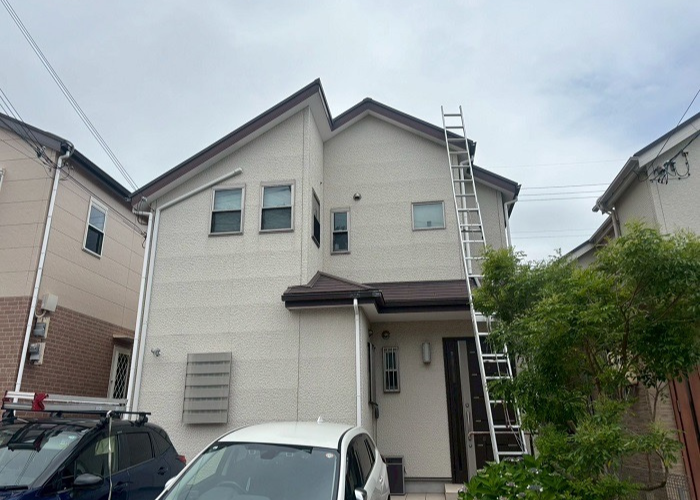 西宮市で2階建て1軒屋の外壁サイディングを部分的に張り替える前の様子