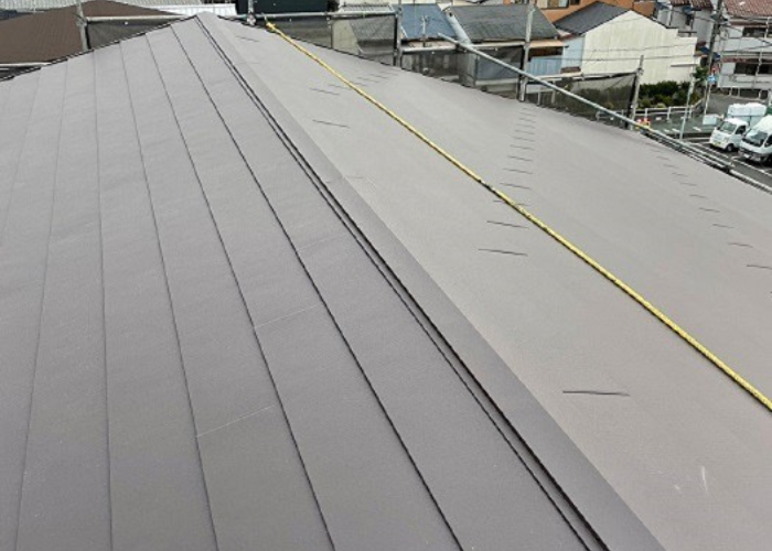 猪名川町　屋根カバー工事を行った後の長期保証が付くガルバリウム鋼板屋根材