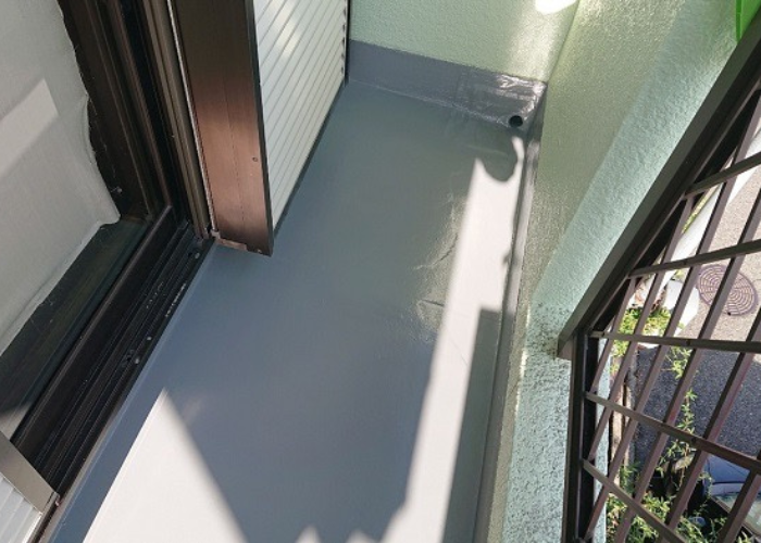 猪名川町　雨漏りを解消するためにベランダ防水工事を行った後のウレタン防水工事