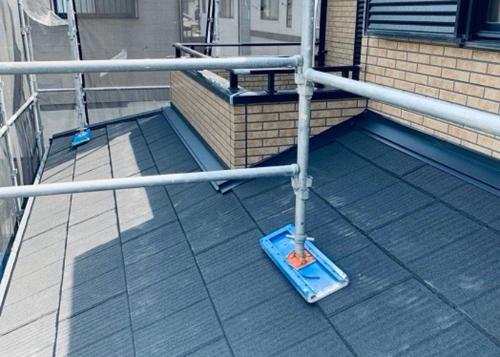 三木市でディーズルーフィングのエコグラーニを用いた屋根カバー工事を行った後の様子