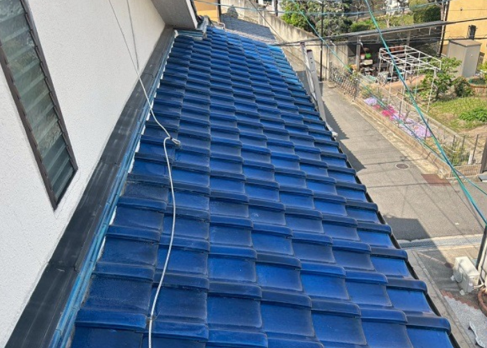 尼崎市で屋根修理としてラバーロック工法でズレた瓦屋根を補修する前の様子