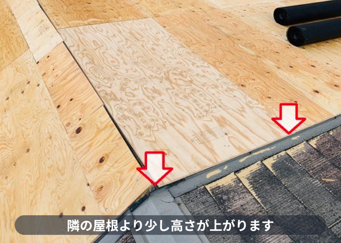 神戸市東灘区　屋根重ね葺き工事で下地用合板貼り完了