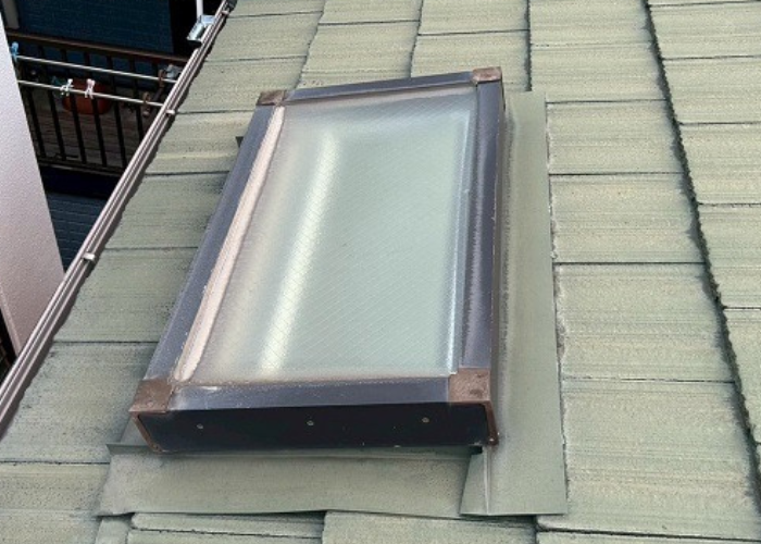 神戸市東灘区で天窓交換としてベルックス製の手動開閉天窓へ交換する前の様子