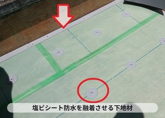 尼崎市　陸屋根防水工事で塩ビシートの下地取り付け完了